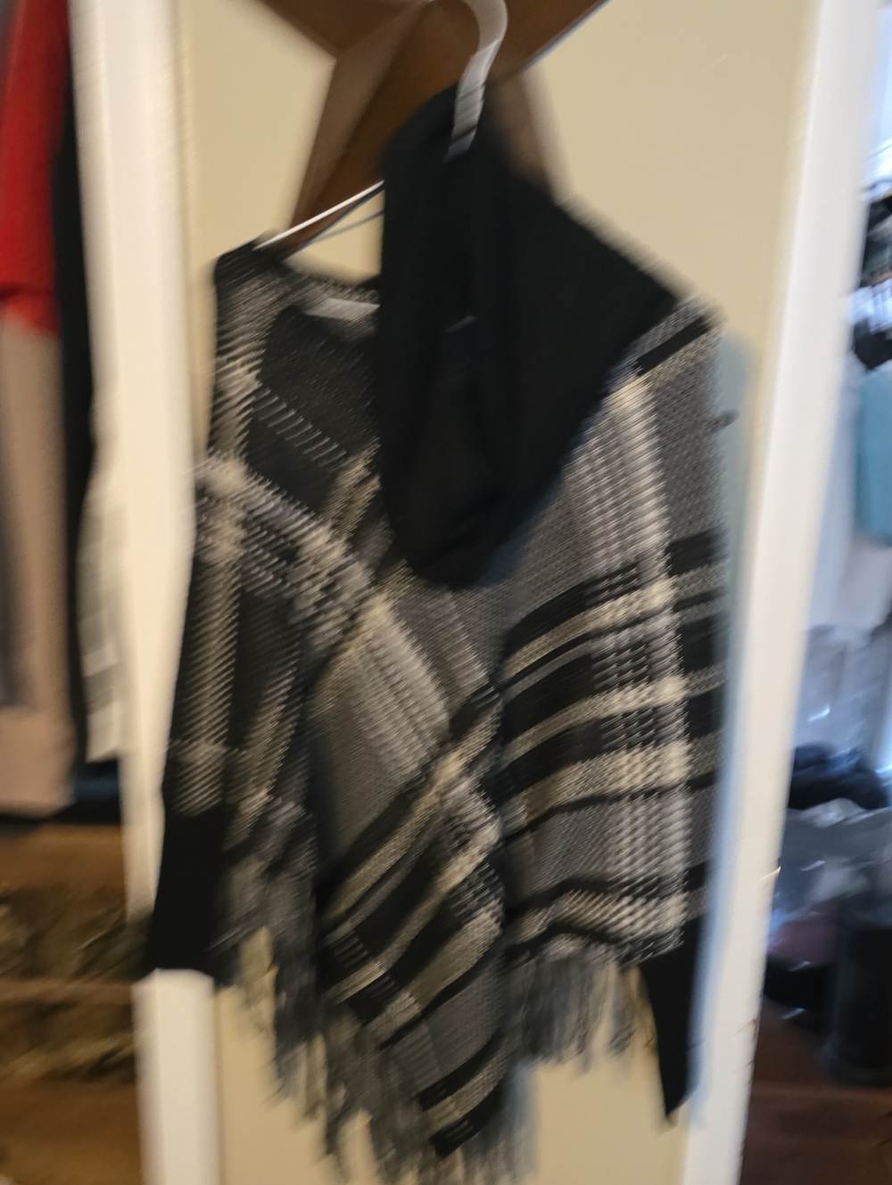 Black & White Plaid Hooded Fringe Poncho Brand New With Scarf Medium
